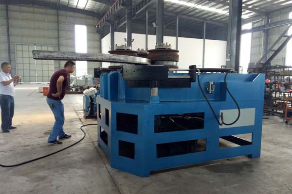 漢勒機(jī)電拉彎機(jī)生產(chǎn)車間一角展示