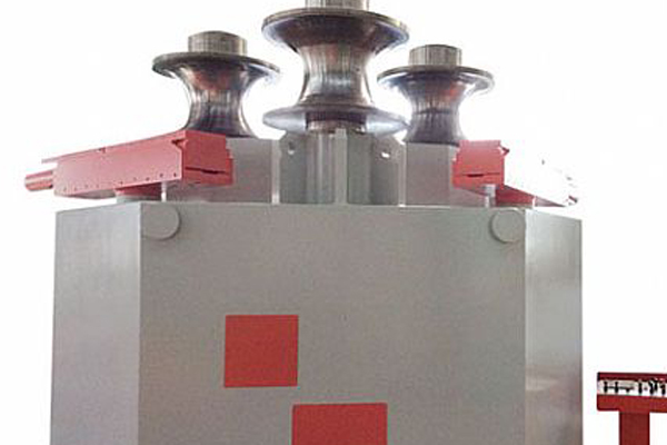 講解型材彎曲機(jī)在作業(yè)中應(yīng)注意的事項