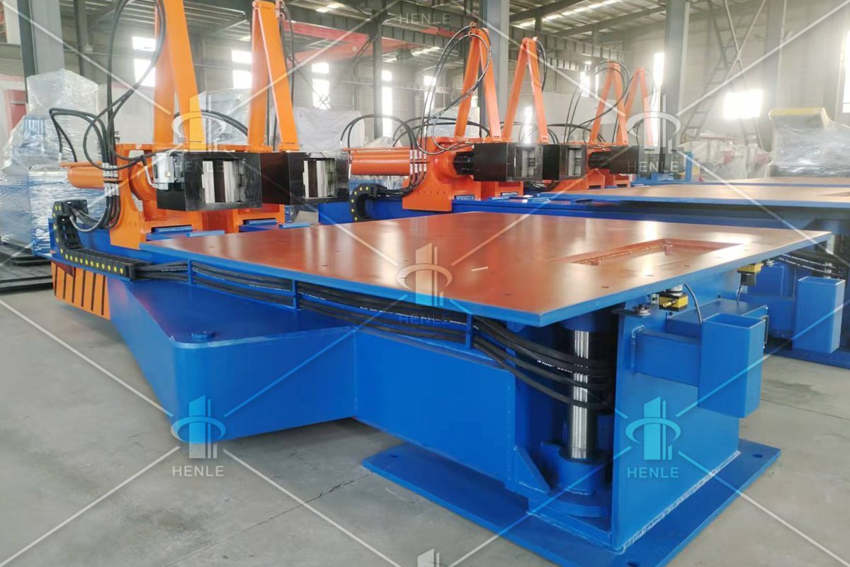 型材外彎操作現場